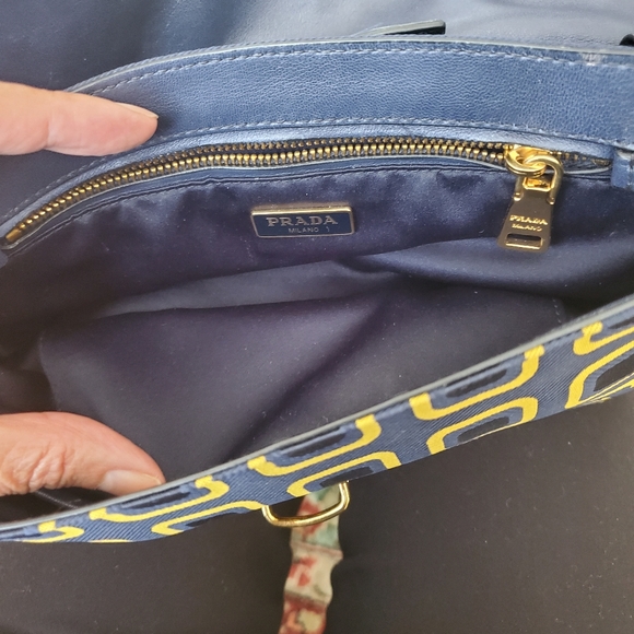 PRADA Silk crossbody/clutch bag in Geometric print - Picture 6 of 6